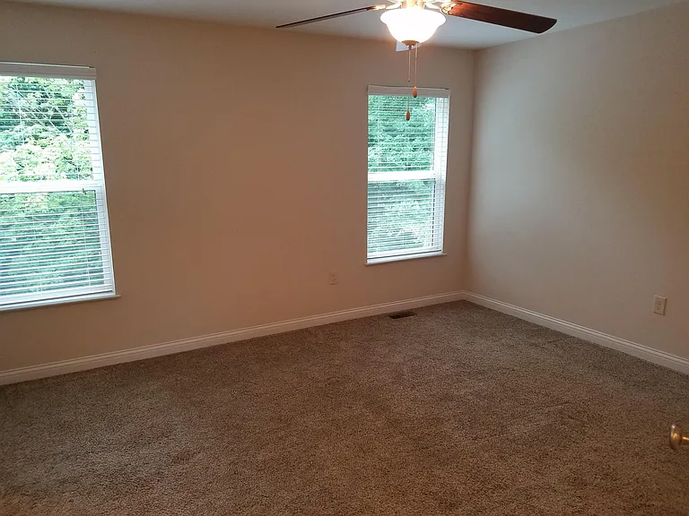 1052 Hunterallen Dr — Photo 10