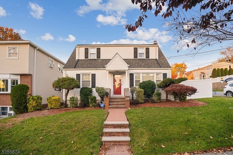 1st image of 176 Arlington Blvd