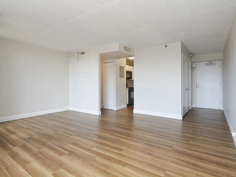 808-812 Memorial Drive II — Photo 16