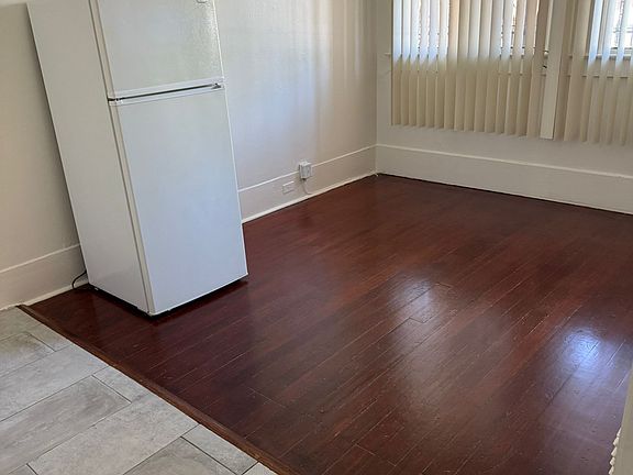 4th image of 1114 Poinsettia Dr APT 2