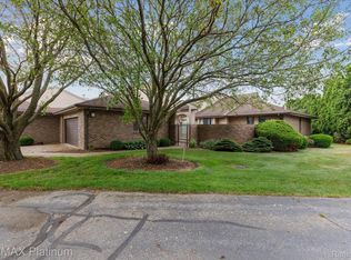 2708 Oakmont Dr, Bay City, MI
