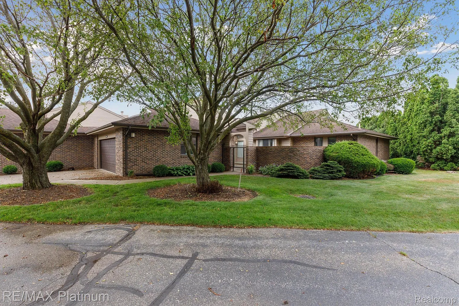 2708 Oakmont Dr photo 1