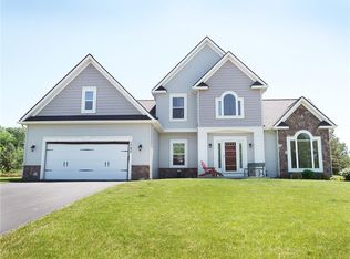 1795 Estate Dr, Farmington, NY 14425