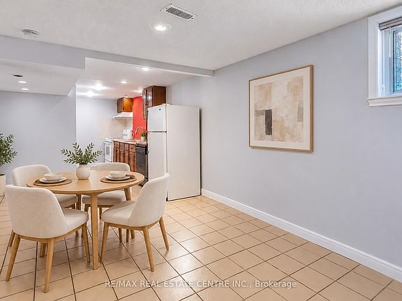 4th image of 302 Southview Rd