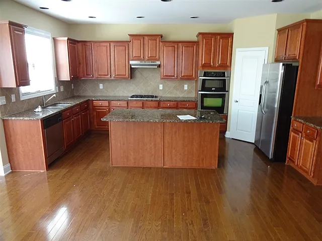 4 bed, 3.5 bath, 2894 sqft, $3,050 — Photo 2