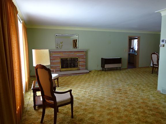 2nd image of 8490 Selwick Dr