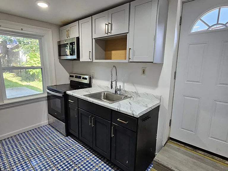 136 Johnston St #0 — Photo 2