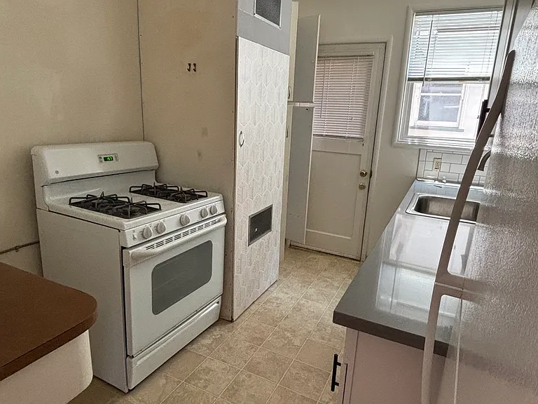 157 W Broadmoor Blvd #1 — Photo 3