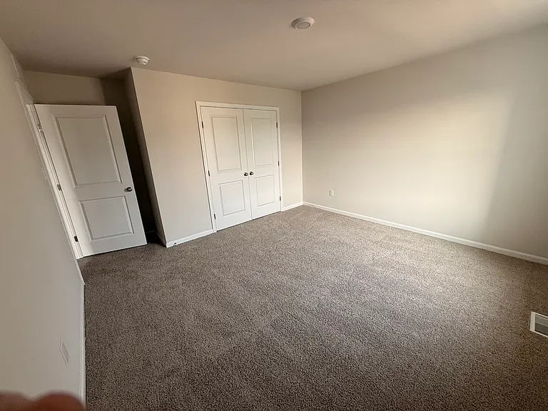 52 Victoria Gardens Sq — Photo 28