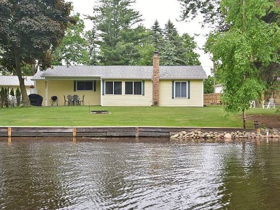 New sea wall, great place, to park your boat or pontoon.