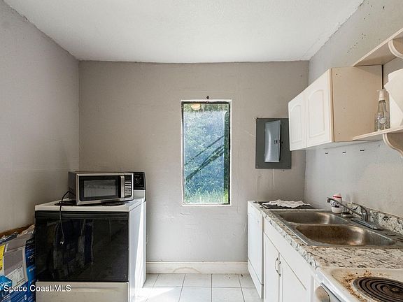 3rd image of 1417 Walter St
