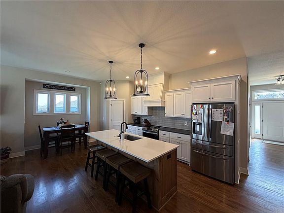 4th image of 21010 W 225th St