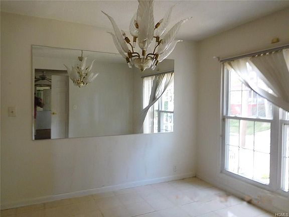 4th image of 347 Seneca Ave
