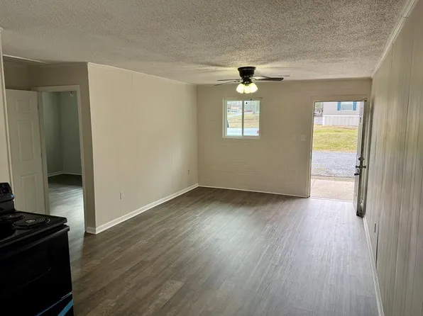 3236 Shepard Dr, Rocky Face, GA 30740