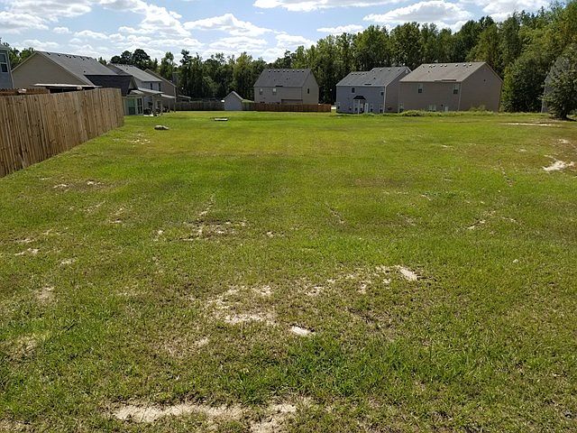 1st image of 3235 Woodlands Dr
