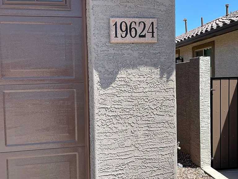 19624 W Badgett Ln — Photo 4