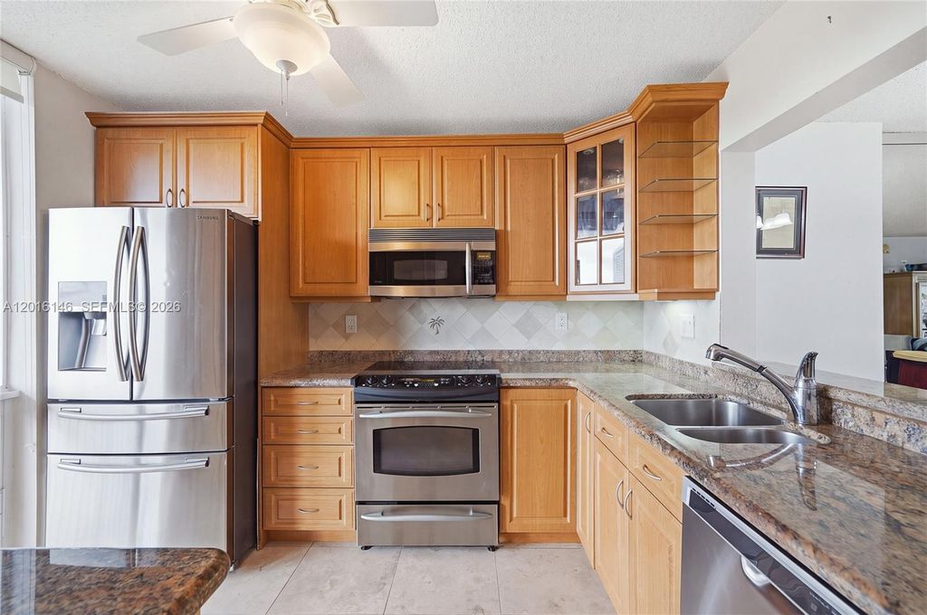 521 N Riverside Dr APT 606, photo 4