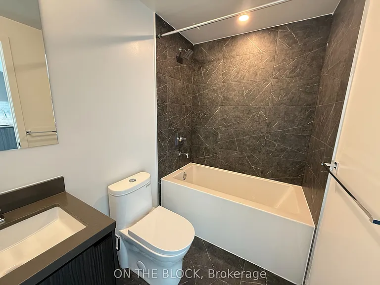 252 Church St #Penthouse 17 — Photo 9