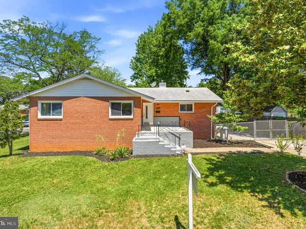 9610 Wellington St, Lanham, MD 20706