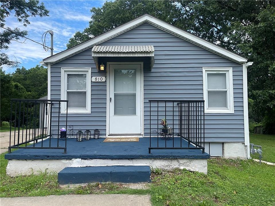 1st image of 810 N Grand Ave