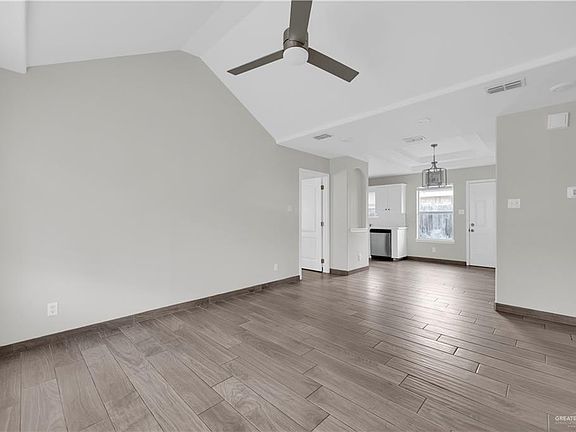 3rd image of 2111 W Western Dr APT 3