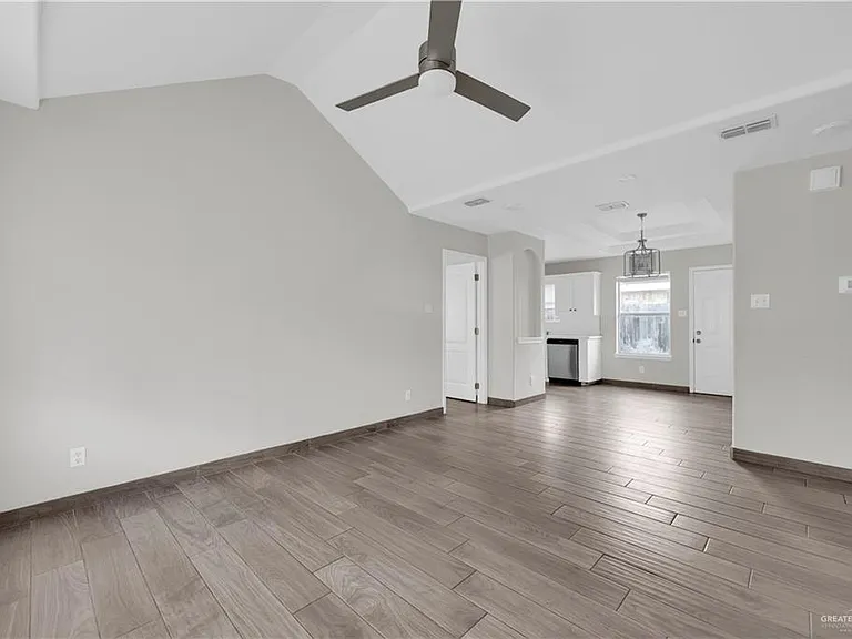 2111 W Western Dr #2 — Photo 4