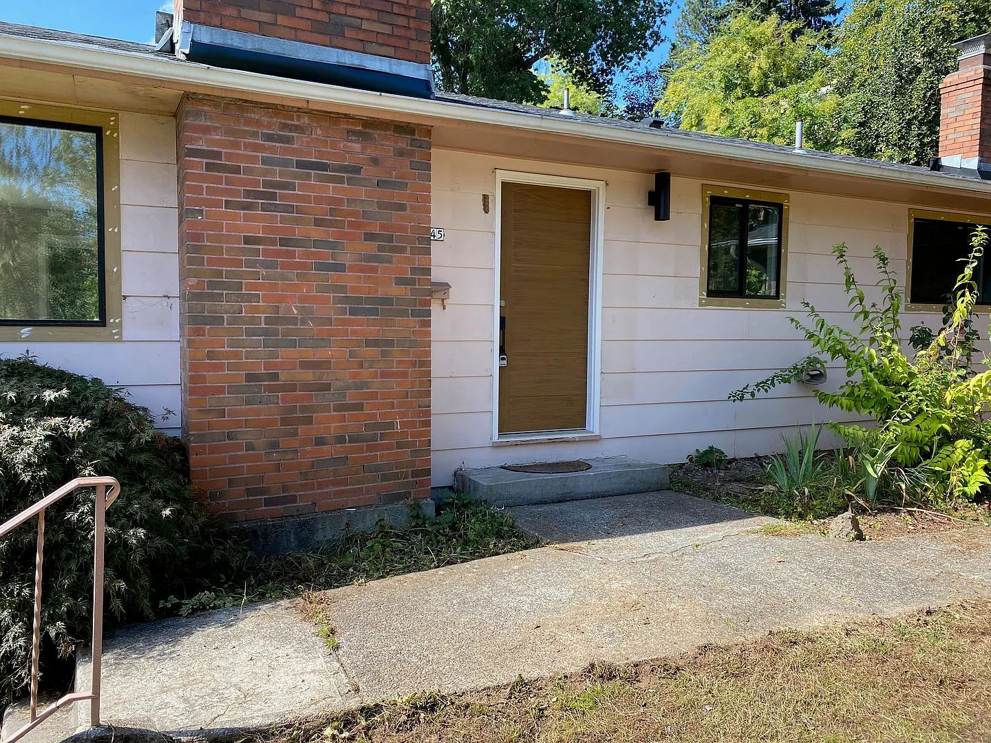 3043-3045 SW Dolph Ct — Photo 2