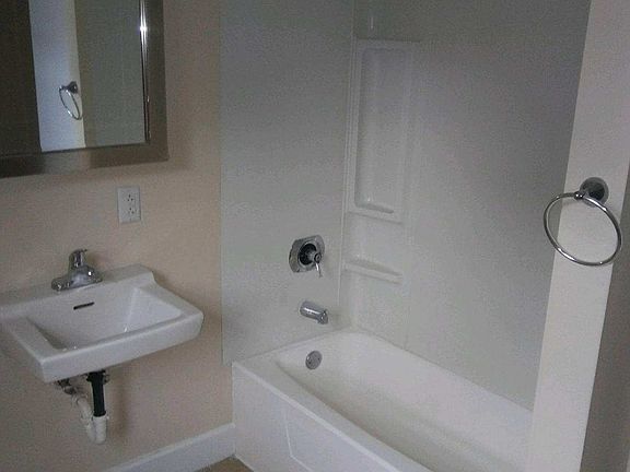 5th image of 110 W Main St #5