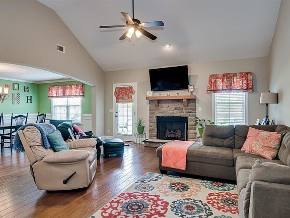 4th image of 645 Wickham Dr
