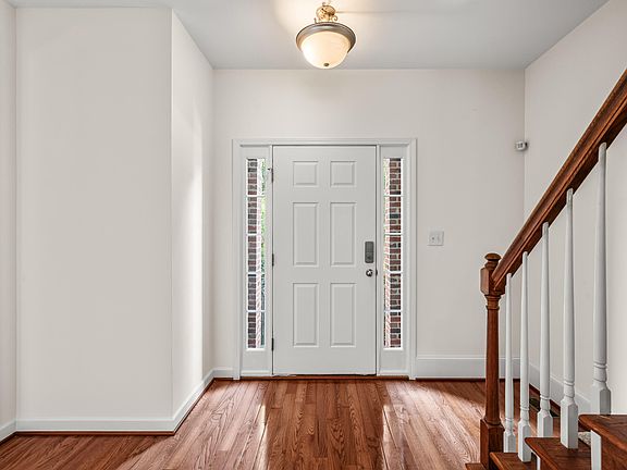 4th image of 449 Seastone St