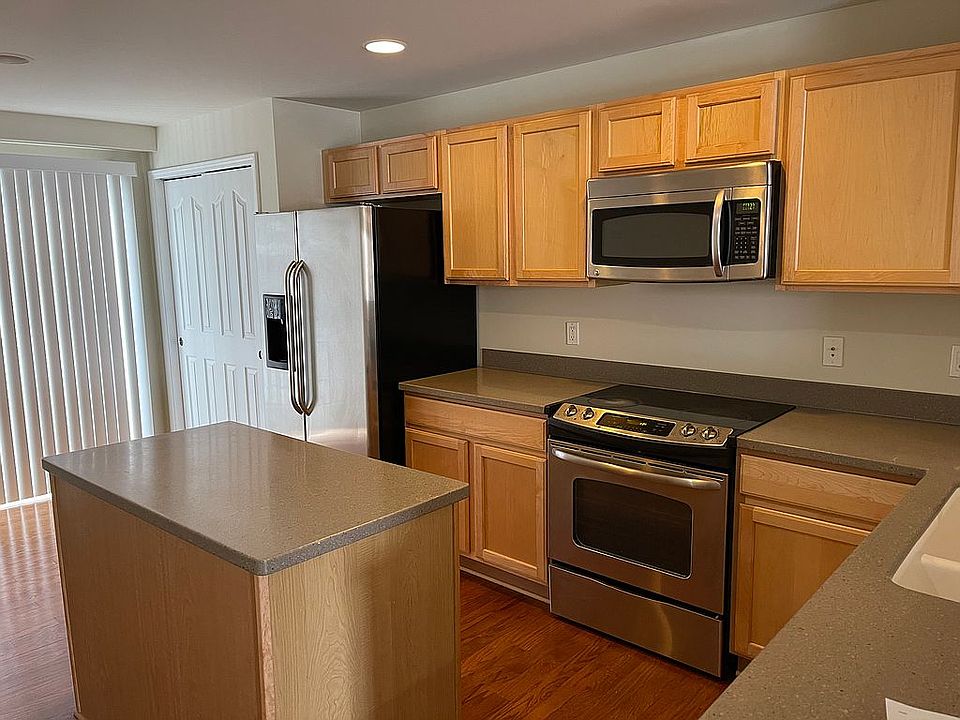 1st image of 28062 Hopkins Dr #1