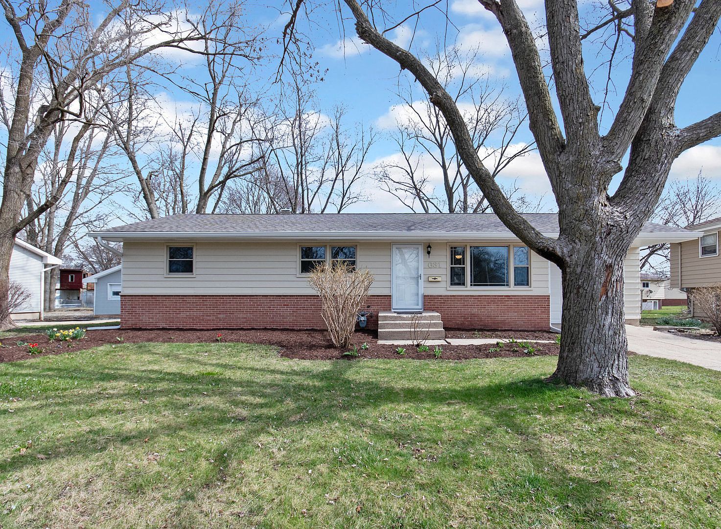 631 N Edgelawn Dr, Aurora, IL 60506 Zillow