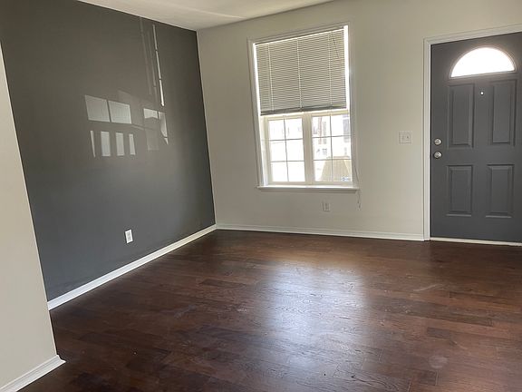 4th image of 504 Elsmere St