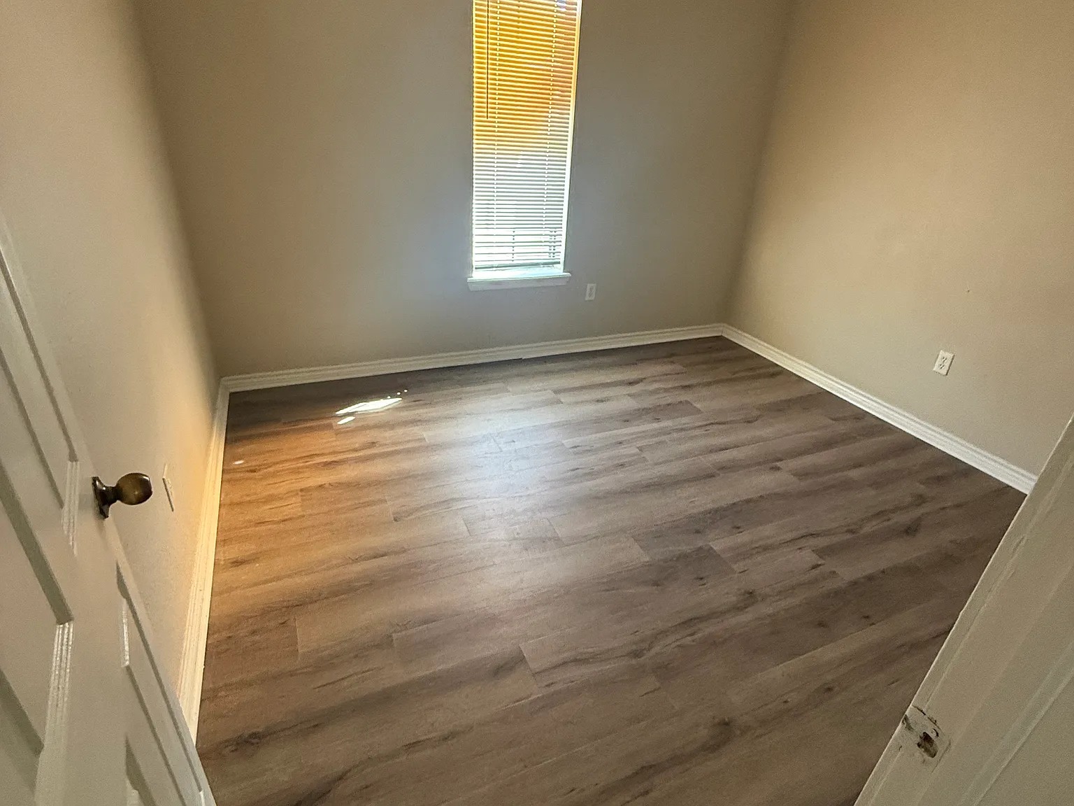 3 bed, 896 sqft, $850 — Photo 3