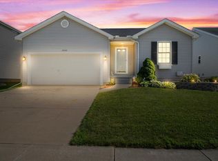 2436 Grey Fox Trl, Bloomington, IL 61705