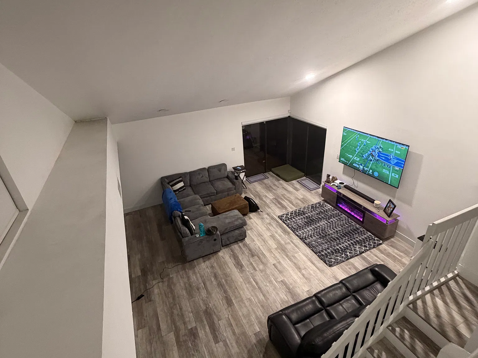 6 bed, 2716 sqft, $7,400 — Photo 2