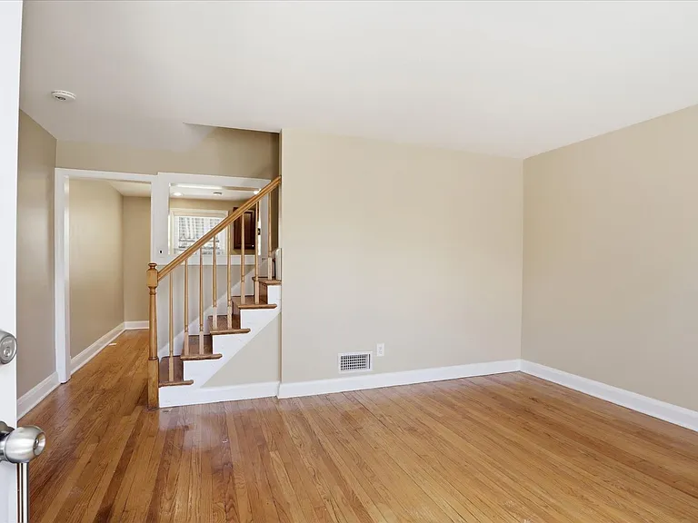 738 Yale Ave — Photo 7