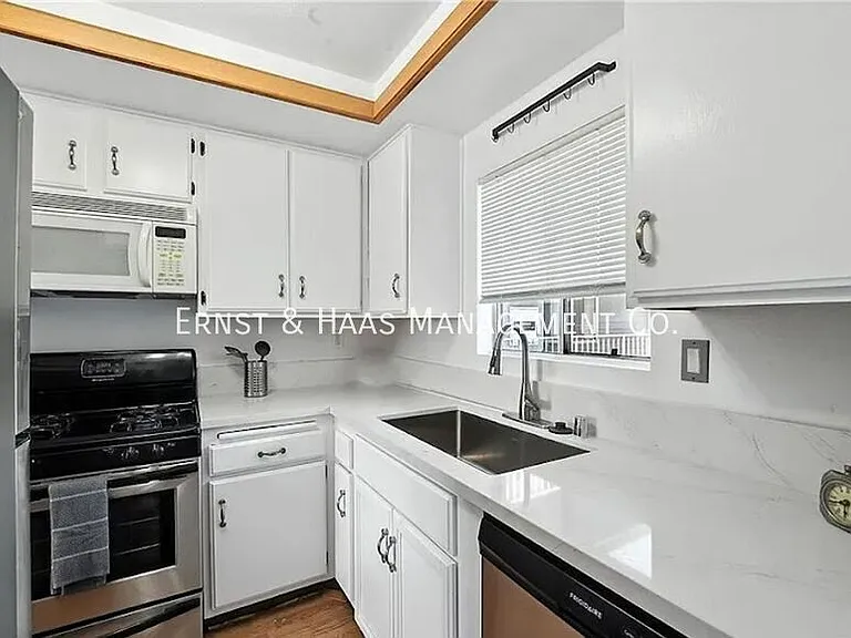 955 E 3rd St #304 — Photo 5