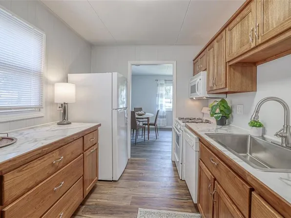 2302 S 37th St, Kansas City, KS 66106