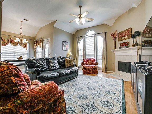 5th image of 2216 Killarney Dr