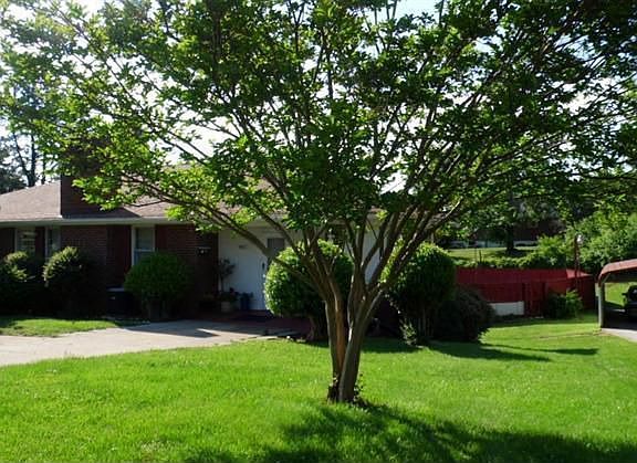 3rd image of 4601 Oakdale Dr