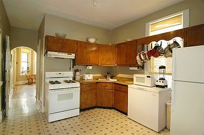 3rd image of 2141 W Cuyler Ave