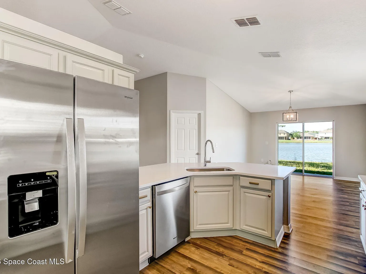3 bed, 2.0 bath, 1497 sqft, $2,250 — Photo 3
