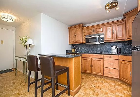 3rd image of 150 W 51st St #1024D