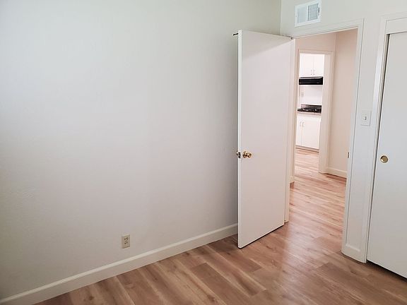 5th image of 3343 Geneva Dr