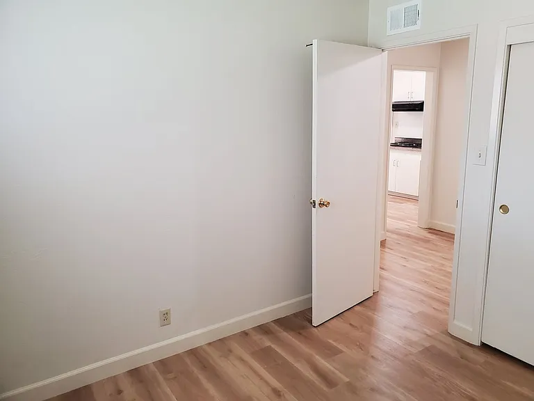 3343 Geneva Dr — Photo 4