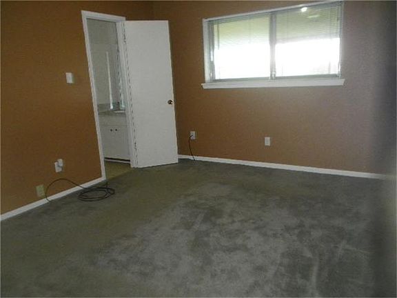 5th image of 5015 Parkland St