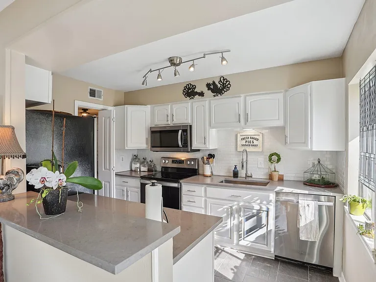 6355 Del Monte Dr #64 — Photo 11