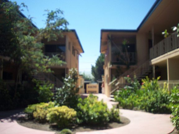 4th image of 1124 W Huntington Dr Unit 10
