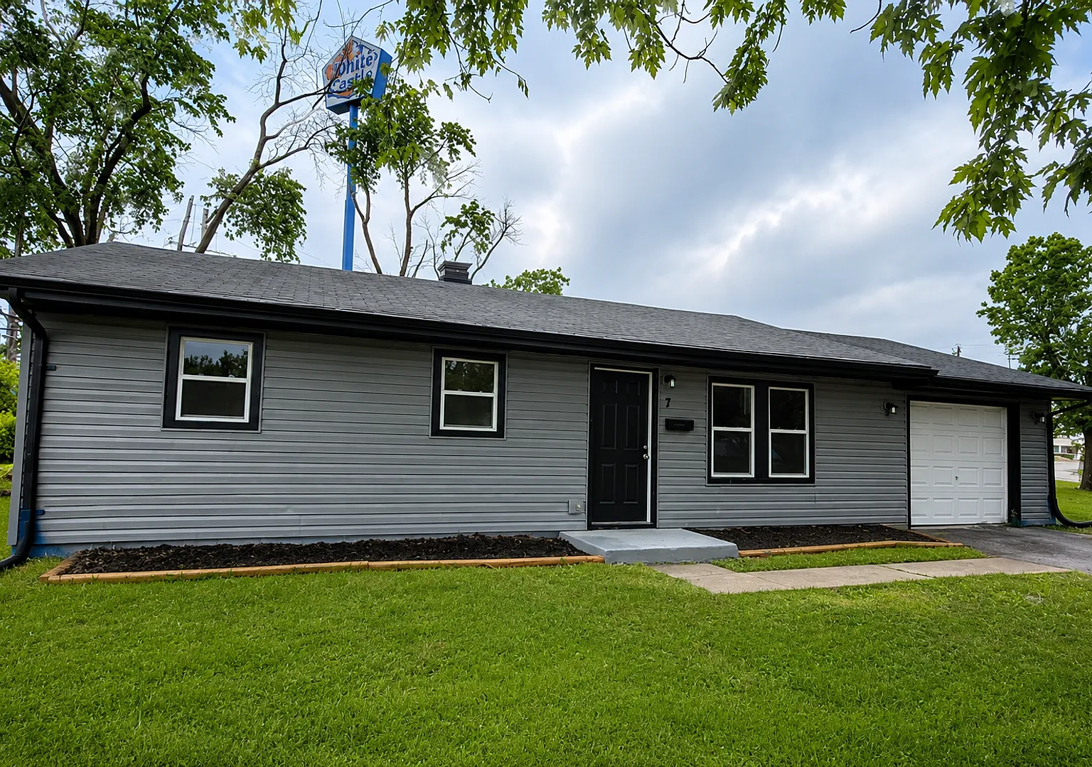 For Lease — Photo 1